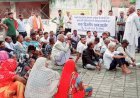 भारी बारिश में भीगते हुए ग्रामीणों ने किया धरना प्रदर्शन, एसडीएम को ज्ञापन सौंपा, ज्योना ग्राम पंचायत का मामला पकड़ रहा तूल