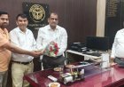 डीसी मनरेगा प्रमोद सिंह चन्द्रौल को मिली नई तैनाती, पुष्पगुच्छ भेंटकर किया गया स्वागत