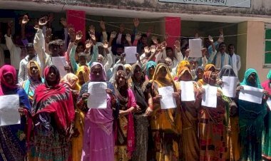 भ्रष्टाचार की दल दल में फंसे अचली ग्राम प्रधान, ग्रामीणों का हल्ला बोल, डीएम से शिकायत के बाद क्या होगी निष्पक्ष भ्रष्टाचार की जांच?