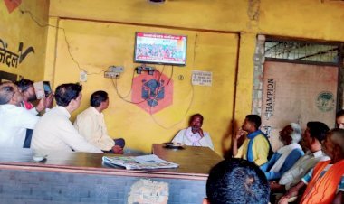 प्रधानमंत्री नरेंद्र मोदी के 'मन की बात' कार्यक्रम को भाजपा नेता प्रभात साहू सहित सैकड़ों लोगों ने सुना