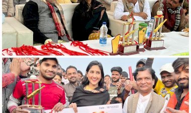 टी-10 लीग क्रिकेट प्रतियोगिता का हुआ समापन:  मुख्य अतिथि सदर विधायक अदिति सिंह एवं चेयरमैन प्रतिनिधि प्रभात साहू ने विजेताओं को पुरस्कृत कर ट्राफी प्रदान की