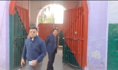 रायबरेली: कारागार के सामने सिपाही के पिटाई का मामला पांच सिपाही निलंबित, मुकदमा दर्ज | डीआईजी रेंज संजीव पहुंचे कारागार, जेलर को मिली जांच, घायल सिपाही ने उठाए सवाल | पूर्व मुख्यमंत्री अखिलेश यादव ने भी कसा तंज सियासी माहौल को पकडाया तूल