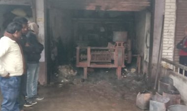 विद्युत शार्ट सर्किट से कारखाना में लगी आग, लाखों का नुकसान