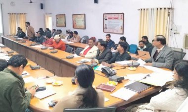 रायबरेली: जिलाधिकारी ने सात सचिव एवं ग्राम प्रधानों को नोटिस जारी करने का दिया निर्देश | तीन कर्मियों का रोका वेतन | संविदा कर्मी की सेवा समाप्त करने के दिये निर्देश
