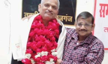सेवानिवृत्त राजस्व निरीक्षक को नम आंखों से दी गई विदाई