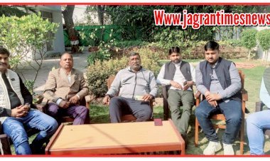 लखनऊ: जेल मंत्री सुरेश राही की गाड़ी ट्रैक्टर ट्राली से टकराई, मामूली खरोंच आई, भाजपाइयों ने पहुंच कर स्वास्थ्य का लिया हालचाल