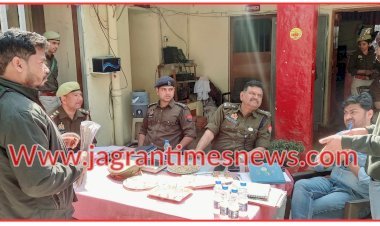 महराजगंज थाना समाधान दिवस में पहुंचे अपर पुलिस अधीक्षक ने सुनी फरियादियों की फरियाद