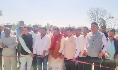 पूर्व विधायक ने फीता काटकर किया क्रिकेट टूर्नामेंट का उद्घाटन