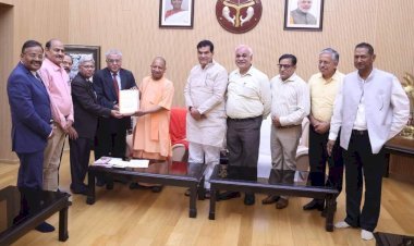 नगर निकाय चुनाव को लेकर बड़ी खबर: आयोग ने मुख्यमंत्री योगी आदित्यनाथ को सौंपी अपनी रिपोर्ट