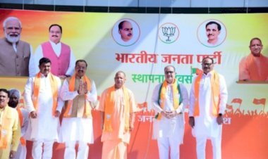 उत्तर प्रदेश: सीएम योगी और प्रदेश अध्यक्ष व उपमुख्यमंत्रियों ने पार्टी का झंडा फहरा की कार्यक्रम की शुरुआत, पीएम मोदी कर रहे वर्चुअल संबोधित
