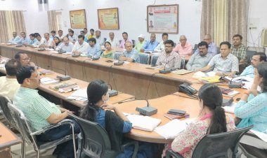 रायबरेली: जिलाधिकारी ने की विकास और निर्माण कार्यों की समीक्षा बैठक, दिये सख्त निर्देश, पढ़ें पूरी खबर