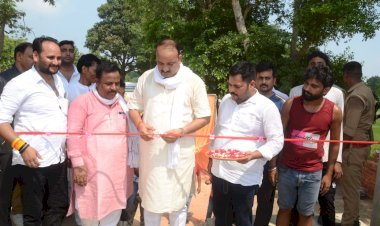 महराजगंज में उद्यान मंत्री दिनेश प्रताप सिंह ने विभिन्न निर्माण कार्यों का किया लोकार्पण व शिलान्यास