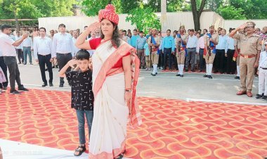 77वां स्वतंत्रता दिवस जनपद में पूर्ण गरिमामय एवं हर्षोल्लास के साथ मनाया गया, कलेक्ट्रेट परिसर में जिलाधिकारी माला श्रीवास्तव ने किया ध्वजारोहण