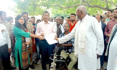महराजगंज ब्लाक के भ्रष्ट अधिकारी 80% विकलांग व्यक्ति पर भी नही खा रहे तरस, उपजिलाधिकारी से न्याय की गुहार