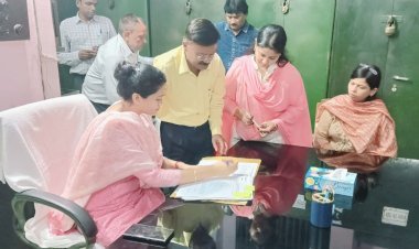 रायबरेली: नवागंतुक जिलाधिकारी हर्षिता माथुर ने किया पदभार ग्रहण, पत्रकारों से बात करते हुए बताया...