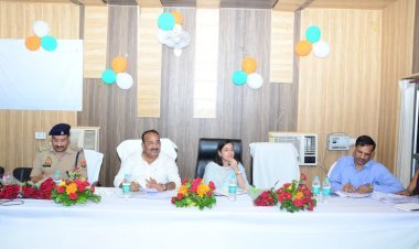 रायबरेली: उद्यान मंत्री दिनेश प्रताप सिंह ने जनता की समस्याओं के समाधान के लिए अधिकारियों संग की बैठक | खंड विकास अधिकारियों को दिया गया सख्त निर्देशित | जो भी विकास से संबंधित सरकारी योजनाएं हैं, उन्हें धरातल पर लागू किया जाए: दिनेश प्रताप सिंह (उद्यान मंत्री)