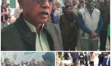 उपजिलाधिकारी कार्यालय के सामने ग्रामीण अनिश्चितकालीन धरने पर बेठे
