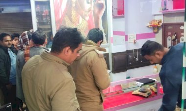 महराजगंज कस्बा में हुई लाखों की चोरी से मच गया हड़कंप | चोरी की घटना पुलिस के लिए बनी चुनौती, जांच में जुटी पुलिस