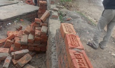 प्राथमिक विद्यालय की बाउंड्री वॉल को रात्रि में गिरा देने के मामले में पुलिस ने दर्ज किया मुकदमा