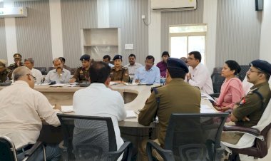 सेंट्रल पीस कमेटी की बैठक सम्पन्न: अफवाहों से रहे दूर,आपसी भाईचारे से मनाए त्यौहार: डीएम | अति संवेदनशील स्थलों पर रखे कड़ी नजर: पुलिस अधीक्षक  मिलावटी खाद्य सामग्री बनाने वालों पर होगी कार्रवाई