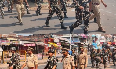 लोकसभा चुनाव के मद्देनजर एरिया डोमिनेशन रूटमार्च बछरावां पुलिस व पैरामिलिट्री फोर्स के साथ किया गया