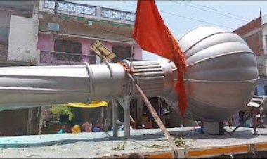 गुजरात से आई गदा: कष्ट भंजन मंदिर में स्थापित होगी 700 किलो की 22 फीट ऊंची गदा
