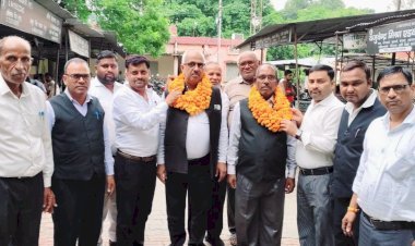 नवनिर्वाचित टीम का शपथ ग्रहण समारोह संपन्न, अधिवक्ताओं ने माल्यार्पण कर दी बधाई