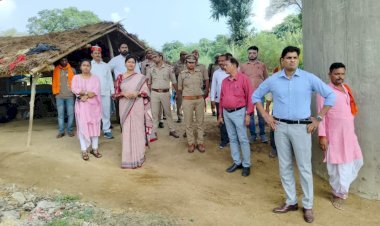 मूर्ति विसर्जन की तैयारियों को लेकर डीएम-एसपी ने घाटों का किया निरीक्षण, गहरे पानी में बचाव के लिए बैरिकेटिंग की भी व्यवस्था
