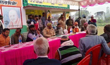 मुरैनी ग्राम पंचायत में चौपाल का आयोजन, प्रभारी निरीक्षक ने ग्रामीणों को किया जागरूक