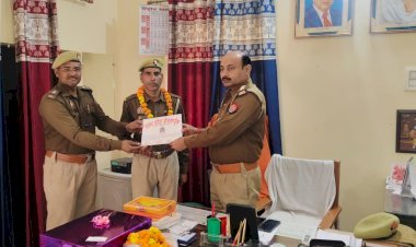 महराजगंज प्रभारी निरीक्षक ने होमगार्ड को प्रशस्ति पत्र देकर किया सम्मानित