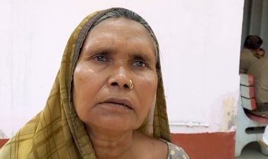 बुजुर्ग पीड़ित महिला ने उपजिलाधिकारी से लगाई न्याय की गुहार, उपजिलाधिकारी ने महिला की सुनी फरियाद