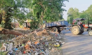 नगर पंचायत महराजगंज: कस्बा से निकलने वाले कूड़े की डंपिंग सड़क किनारे किए जाने के मामले में की गई कार्यवाही