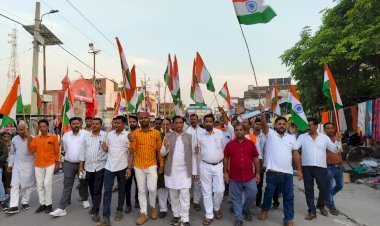 भाजपा नेता प्रभात साहू के नेतृत्व में कस्बे में निकाली गई तिरंगा यात्रा