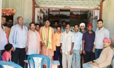 गुप्ता किराना स्टोर का फीता काटकर किया गया उद्घाटन