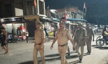 कानून-व्यवस्था बनाए रखने और अपराध नियंत्रण के लिए लगातार सक्रिय, किया पैदल गस्त | पैदल गस्त से क्षेत्रवासियों को राहत, शांति और सुरक्षा का बना रहेगा माहौल