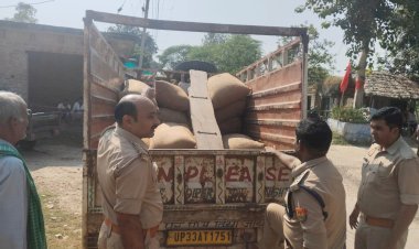 पिकअप के ऊपर बैठने से हो गया दर्दनाक हादसा, लोहे की क्रॉसिंग से टकराने से मौत  घटना की जाँच करने पहुंचे सीओ और कोतवाली प्रभारी