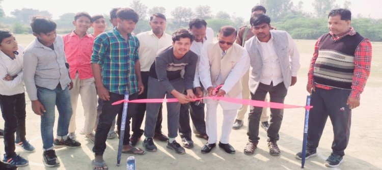 हिन्दू मुस्लिम एकता क्रिकेट क्लब टूर्नामेन्ट में मुख्य अतिथि विधायक श्याम सुन्दर भारतीय व विशिष्ट अतिथि फिरोज अहमद ने फीता काटकर किया शुभारंभ