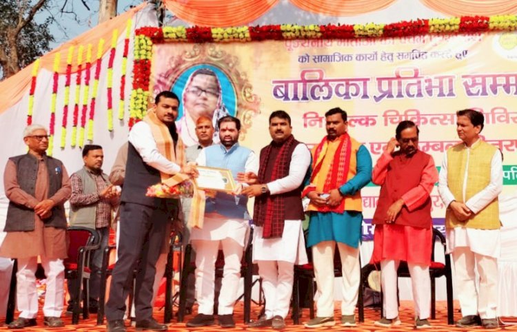 मातृछाया फाउंडेशन: स्व: छाया देवी (माता जी) की पुण्यतिथि पर प्रतिभा सम्मान, कम्बल वितरण, नि:शुल्क चिकित्सा शिविर एवं चश्मा वितरण कार्यक्रम का किया गया भव्य आयोजन