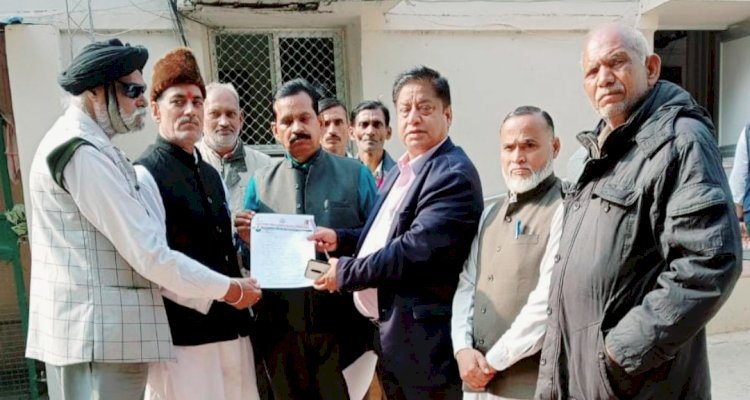 व्यापार मण्डल चौहान गुट: आयकर विभाग द्वारा व्यापारियों का शोषण बर्दाश्त नहीं किया जाएगा: जीसी सिंह चौहान  | जिलाधिकारी को सौंपा ज्ञापन, कहा जल्द से जल्द निस्तारण नहीं हुआ तो व्यापारी सड़कों पर उतरेंगे