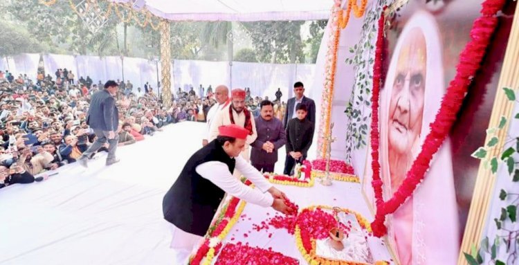 पूर्व सीएम अखिलेश यादव पहुंचे रायबरेली, सपा विधायक डाo मनोज कुमार पाण्डेय की माता जी को दी श्रद्धांजलि, भाजपा पर साधा निशाना