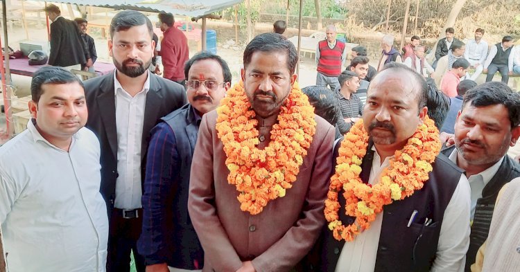 तहसील बार एसोसिएशन महराजगंज के अध्यक्ष बने विद्यासागर अवस्थी व महामंत्री पंकज प्रकाश श्रीवास्तव