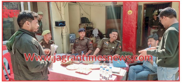 महराजगंज थाना समाधान दिवस में पहुंचे अपर पुलिस अधीक्षक ने सुनी फरियादियों की फरियाद