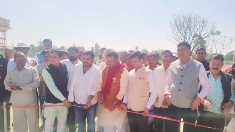 पूर्व विधायक ने फीता काटकर किया क्रिकेट टूर्नामेंट का उद्घाटन