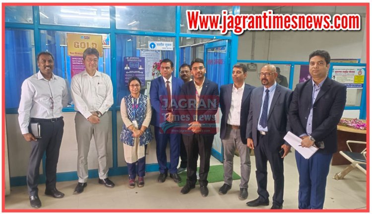 नेशनल बोर्ड डायरेक्टर टोयोटा किर्लोस्कर पहुंचे महराजगंज, ग्रामीण क्षेत्र का किया भ्रमण भारतीय स्टेट बैंक पहुंचे जहां शाखा प्रबंधक ने किया स्वागत हुई वार्ता