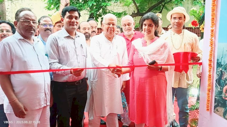 जिलाधिकारी माला श्रीवास्तव ने तीन दिवसीय प्रदर्शनी का फीता काटकर किया शुभारम्भ