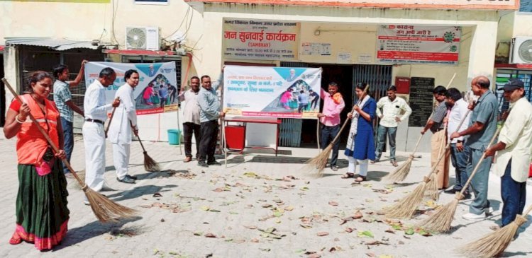 'स्वच्छता ही सेवा' अभियान: अधिशाषी अधिकारी अपर्णा मिश्रा व चेयरमैन प्रतिनिधि प्रभात साहू ने स्वच्छता का दिया संदेश, लगाई झाडू
