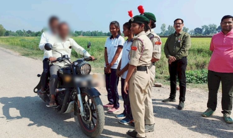 न्यू स्टैंडर्ड कॉलेज ऑफ हायर एजुकेशन के छात्र-छात्राओं द्वारा यातायात जागरूकता रैली निकालकर किया जागरूक