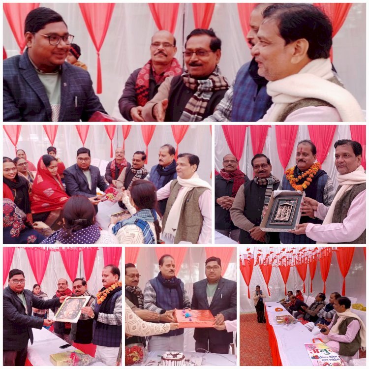 वरिष्ठ प्रशासनिक अधिकारी की सम्मान जनक पूर्ण हो रही शासकीय अधिवर्षता आयु के अवसर पर दी गई भावभीनी विदाई, केक काटकर मनाया गया पत्रकार का जन्मदिन