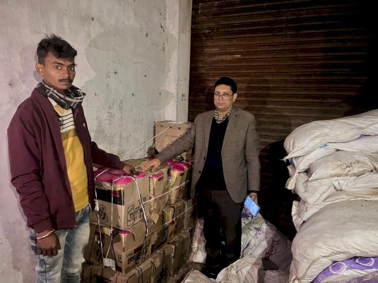 रायबरेली: श्रीराम जन्म भूमि प्राण-प्रतिष्ठा के दृष्टिगत खाद्य पदार्थों की सैंपलिंग के अभियान के तहत महराजगंज के विक्रेता के यहां से 152 किग्रा सोहन पापड़ी की गई जब्त, गोदाम सीज