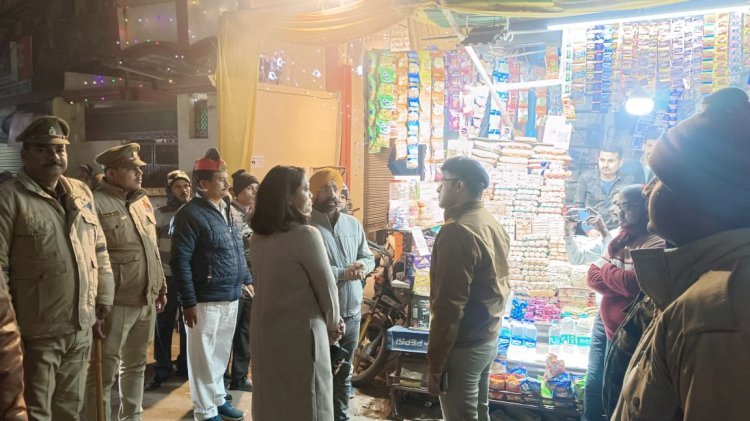 जिलाधिकारी ने पुलिस अधीक्षक के साथ पैदल मार्च कर व्यवस्था का लिया जायजा | जिलाधिकारी व पुलिस अधीक्षक ने दिया सख्त निर्देश